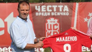 Стойчо Младенов чукна 69: ЦСКА поздрави легендата си