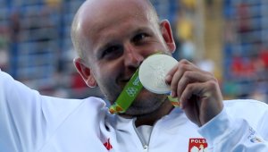 Олимпиец дари медала си за лечението на дете