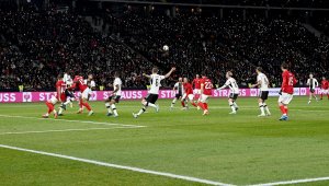 Германия трябва да бие Австрия, ако иска да набере скорост