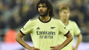 Арсенал върза "фараон"