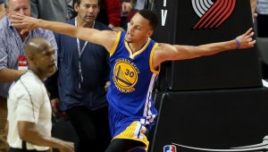 Невероятен Къри! Звездата се завърна и пречупи Портланд с 40 точки