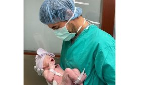 Анна Курникова и Енрике Иглесиас показаха бебето си + СНИМКИ