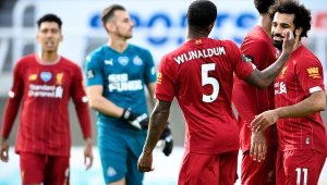 Ливърпул завърши с победа, Астън Вила се спаси 