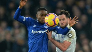 Какъв Десподов? Милан иска крило на Евертън