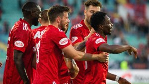 Луда "червена" вечер в Европа! ЦСКА размаза Осиек, но нелеп гол остави интригата