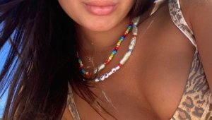 Секси гаджето на скандален тенисист показа шеметно тяло + СНИМКИ