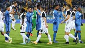 Левски е бесен: Ас се прави на Нойер, кара ски с гаджето