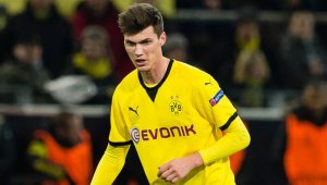 Дортмунд засили защитник към Фрайбург