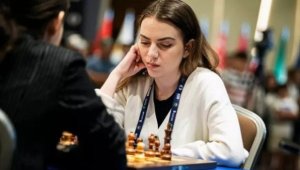Салимова с голяма победа в първия ден на световното по блиц шахмат