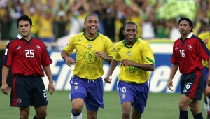 И Моуриньо се влюби в него! Запознайте се с откривателя на звезди: Феномена, Де Бройне...