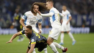 Драма във Франция: Десет от Марсилия сломиха Нант след късен автогол