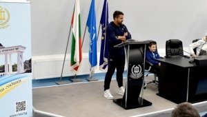 Бивш №8 в света изнесе лекция пред студенти и треньори в НСА