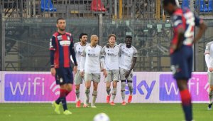 Болоня бие от 0:2, Антов гледа от пейката
