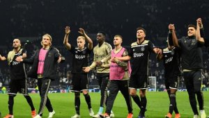 Национал от Аякс ще рита във Висшата лига