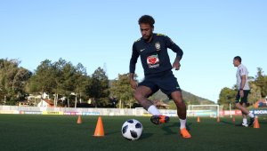 Бразилия куфее! Неймар отново тренира + СНИМКИ