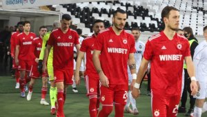 БФС показа мускули срещу аматьори, но се уплаши и клекна пред ЦСКА