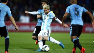 Меси герой за Аржентина в дербито с Уругвай + ВИДЕО