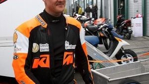 Михаел Шумахер на първа редица в състезание по мотоциклетизъм