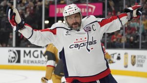 Не спира да вкарва! Овечкин е все по-близо до историята