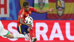 Ямал проговори за сравненията с Меси