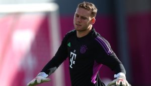 Секси певица хвали вратар на Байерн + СНИМКИ