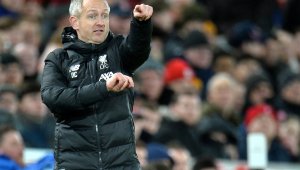 Станал известен заради "Няма да сме там": Треньор избяга от Ливърпул