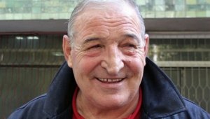 Пената за емблемата: Има цветарки, пребоядисват се, после взимат боя да възвърнат старата