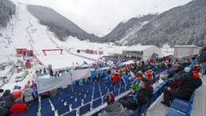 Калин Златков и Анина Цурбриген спечелиха слаломите за Балканската купа в Банско