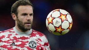 Чистката продължава: Ман Юнайтед би шута и на Хуан Мата