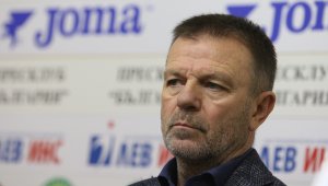 ЦСКА кани Стойчо Младенов и Наско Сираков