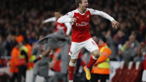 Късметлии! Арсенал надви Лестър с автогол