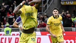 Как защитник спаси героя Леао от глупав картон при гола