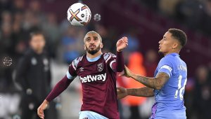 Играч на Уест Хем свали екзотична мацка + СНИМКИ