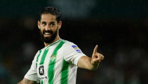 Секси футболна съпруга блести на филмови награди + СНИМКИ