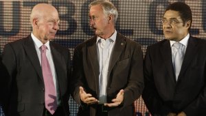 Кройф с остри критики към Ван Гаал и Специалния