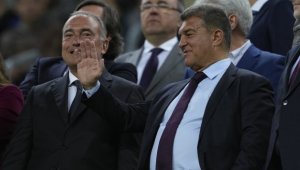 Барса отново го закъса за пари, Лапорта се преклони пред капитаните си