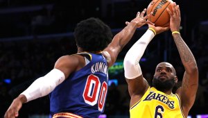 ЛеБрон наниза 56 и Езерняците спряха пропадането