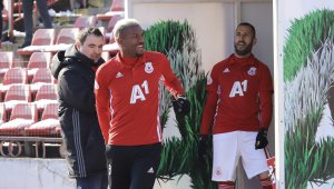 Универсален боец на ЦСКА "гори" заради Любо Пенев