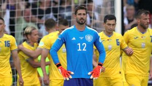 Гаджето на вратар си показа дупето за сбогом + СНИМКИ