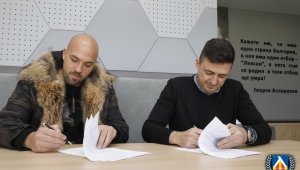 Само Ники Михайлов ще пази за Левски 