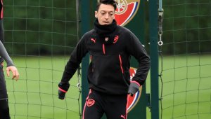 Вирус тръшна Месут Йозил