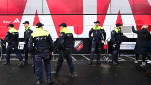 Тен Хаг не си дава асистента, въпреки кризата в Аякс