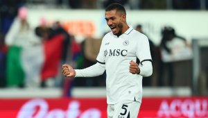 Ас на Наполи се сгоди за секси бразилка + СНИМКИ