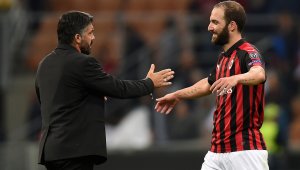 Милан и Игуаин се забавляват за нов успех + ВИДЕО