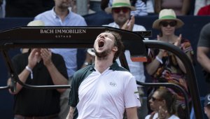 Какво му стана? Шоуменът Бублик с втора титла за седмица