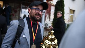 Треньорът на златните шахматистки : Защо да не вземем медал и на Олимпиадата?