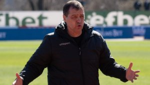 Трус на "Герена": Нов скандал между Левски и Петър Хубчев