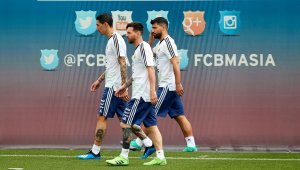 Меси остава в Барса заради Кун?