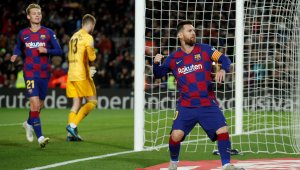 Меси изравни Роналдо по хеттрици в Испания