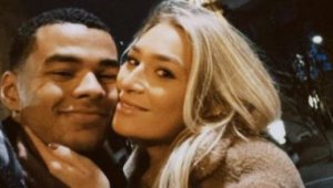 На "Анфийлд" ще плакнат очи и по секси блондинка + СНИМКИ 